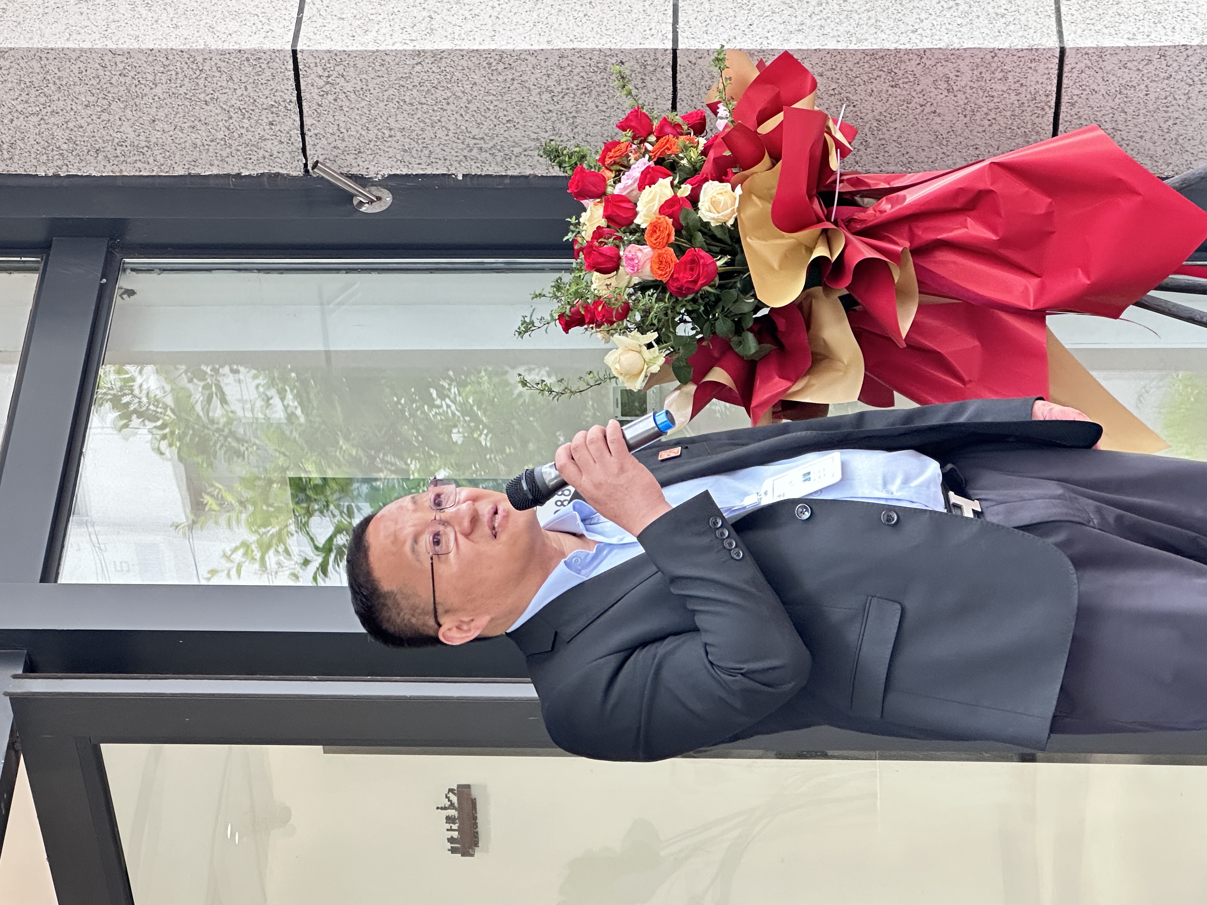 双星同耀启新程 家国情怀铸企魂——郑州联华石化有限公司党支部和工会成立揭牌仪式隆重举行