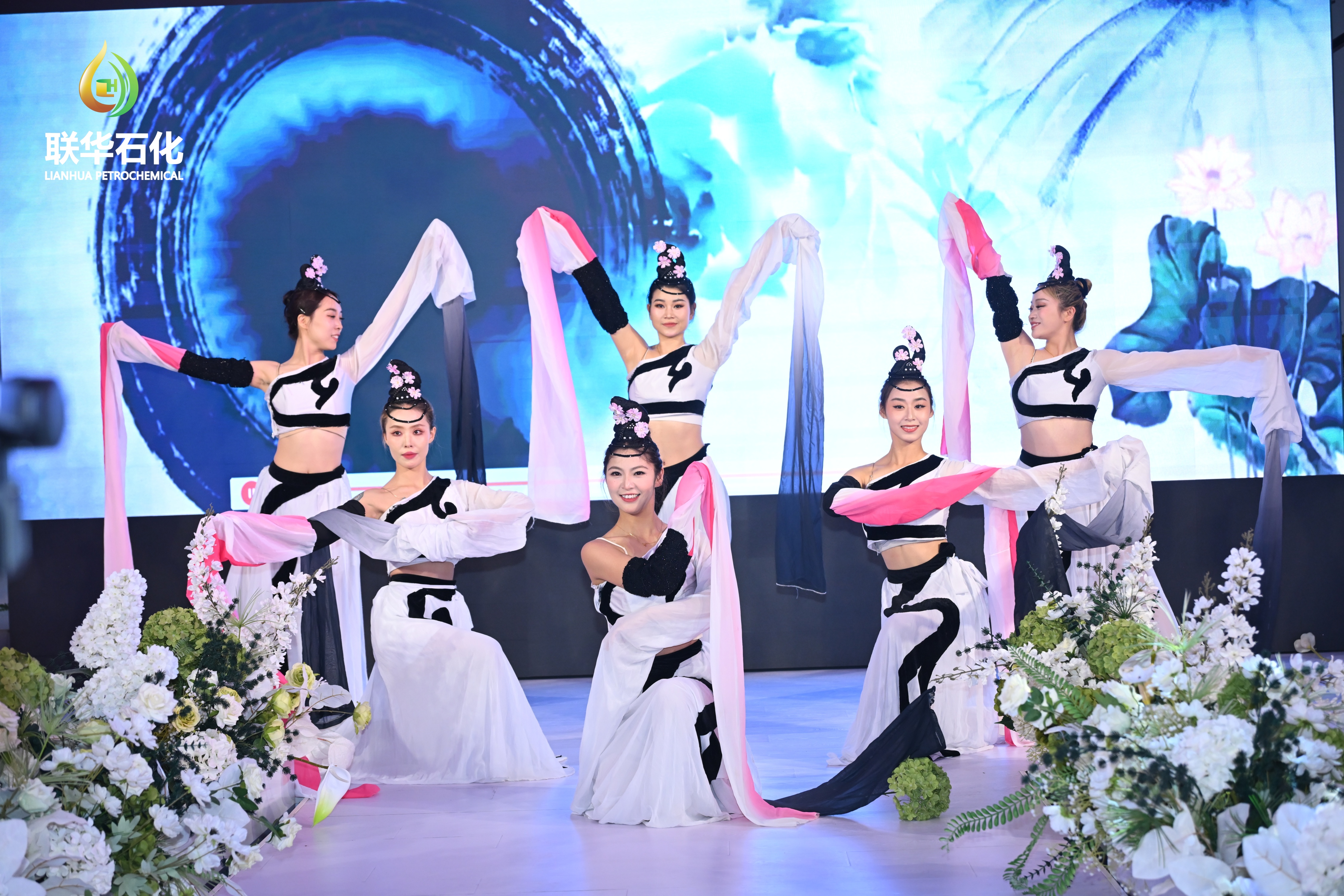 廿载同行谱华章 爱心筑梦向未来 ——郑州联华石化20周年庆典暨爱心助学捐赠仪式圆满落幕